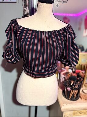 NWOT iris Striped Off-Shoulder Tie Back Crop Top -M